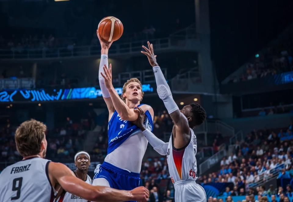 全队仅泰斯, 布斯特连中, flO 全队仅泰斯, 布斯特连中, flO